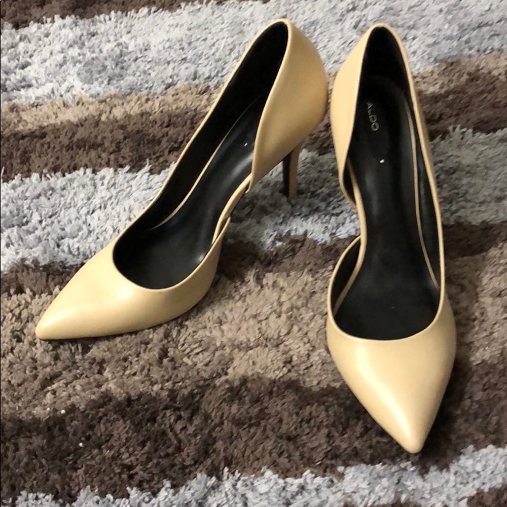 Nude Aldo heels size 9